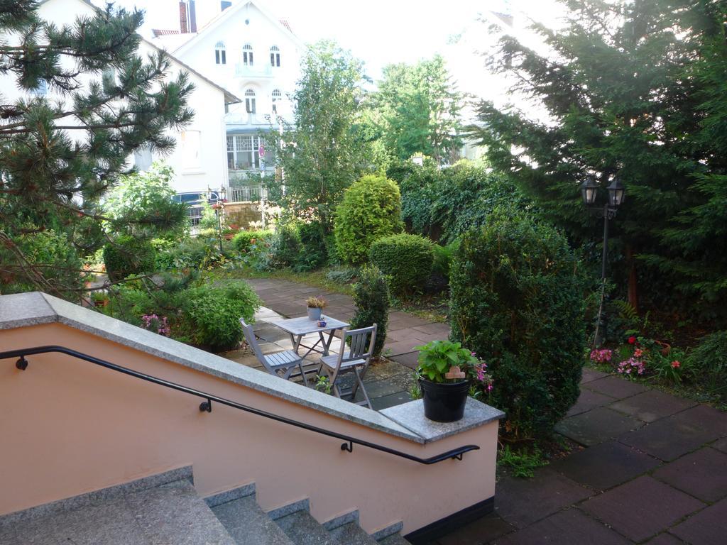 Hotel Carolinenhof Bad Pyrmont Exteriör bild